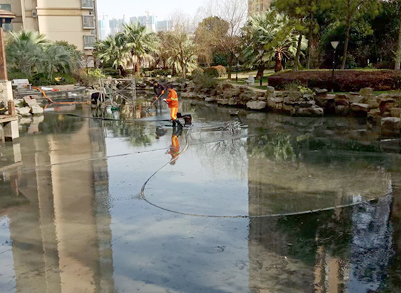 新荣景观池淤泥清理