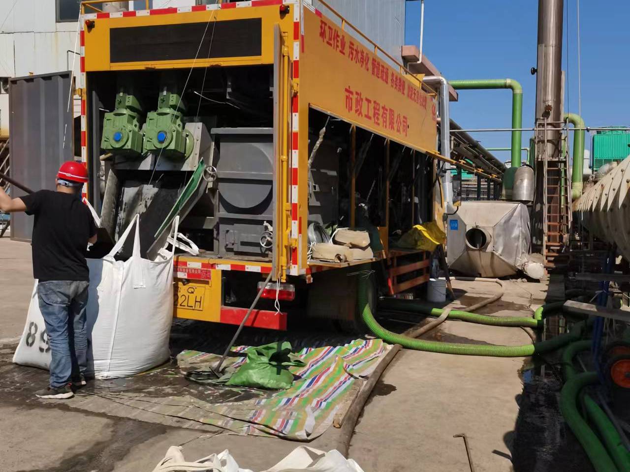 新荣淤泥压干处理